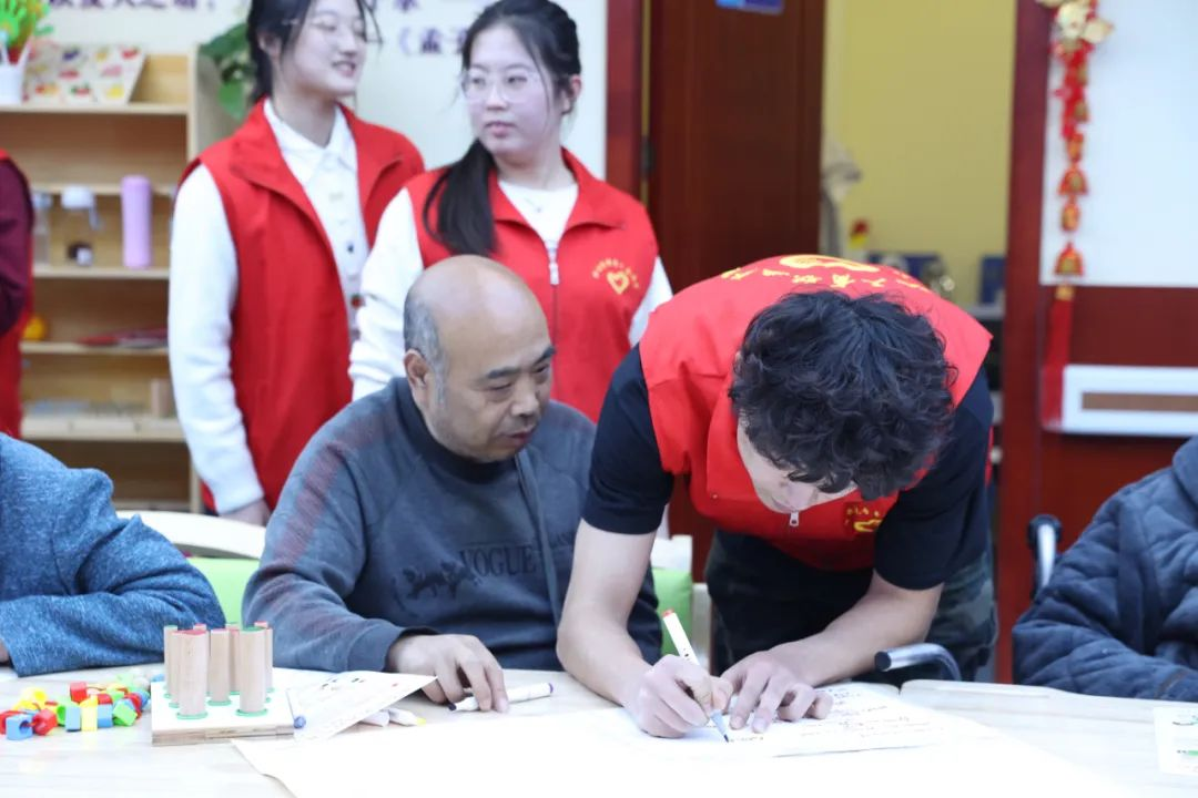 陕西工商职业学院天使青年志愿服务团【守护记忆“阿尔兹海默症”认知障碍预防志愿服务项目】走进附医